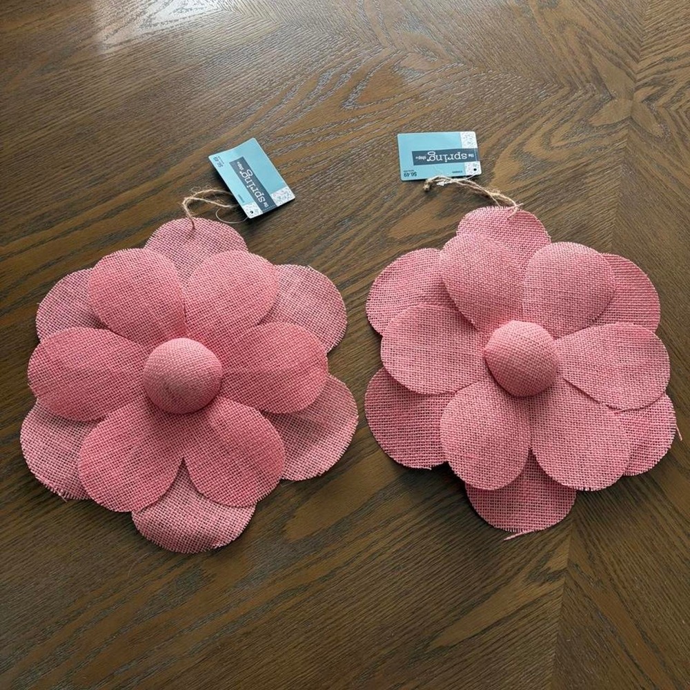 Pink burlap flower-shaped wall decor Set of 2